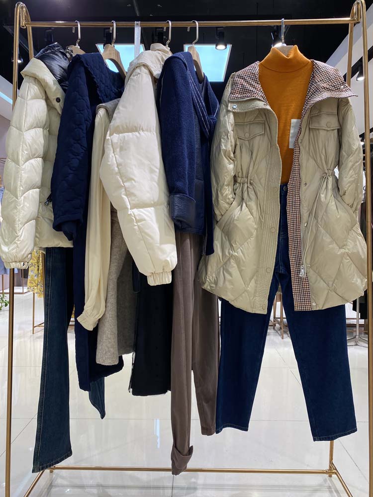 米祖21秋冬品牌折扣女装特价羽绒服专柜正品库存尾货清仓快手直播货源