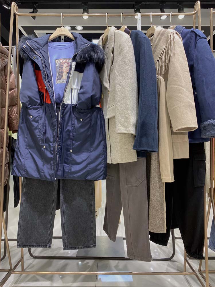 米祖21秋冬品牌折扣女装特价羽绒服专柜正品库存尾货清仓快手直播货源