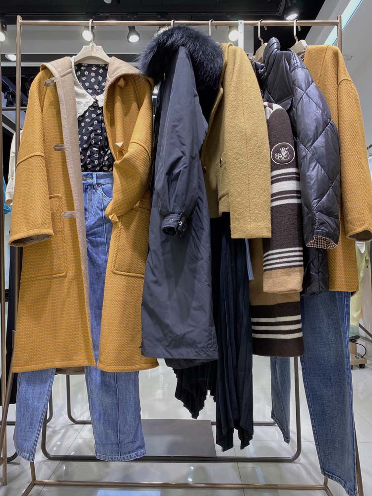 米祖21秋冬品牌折扣女装特价羽绒服专柜正品库存尾货清仓快手直播货源