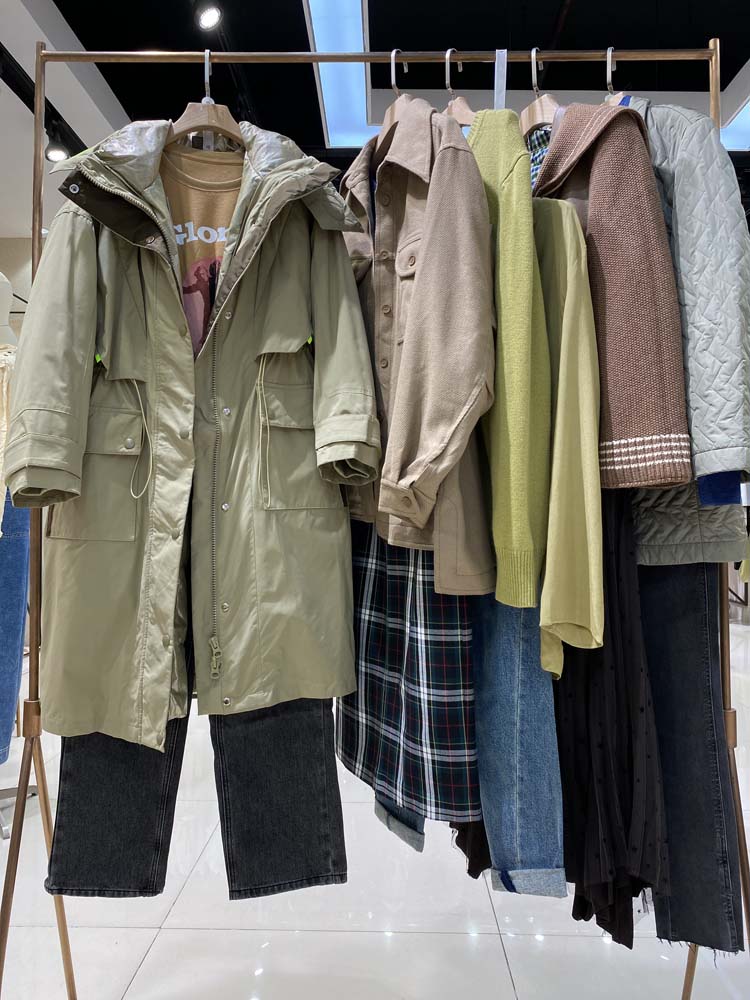 米祖21秋冬品牌折扣女装特价羽绒服专柜正品库存尾货清仓快手直播货源
